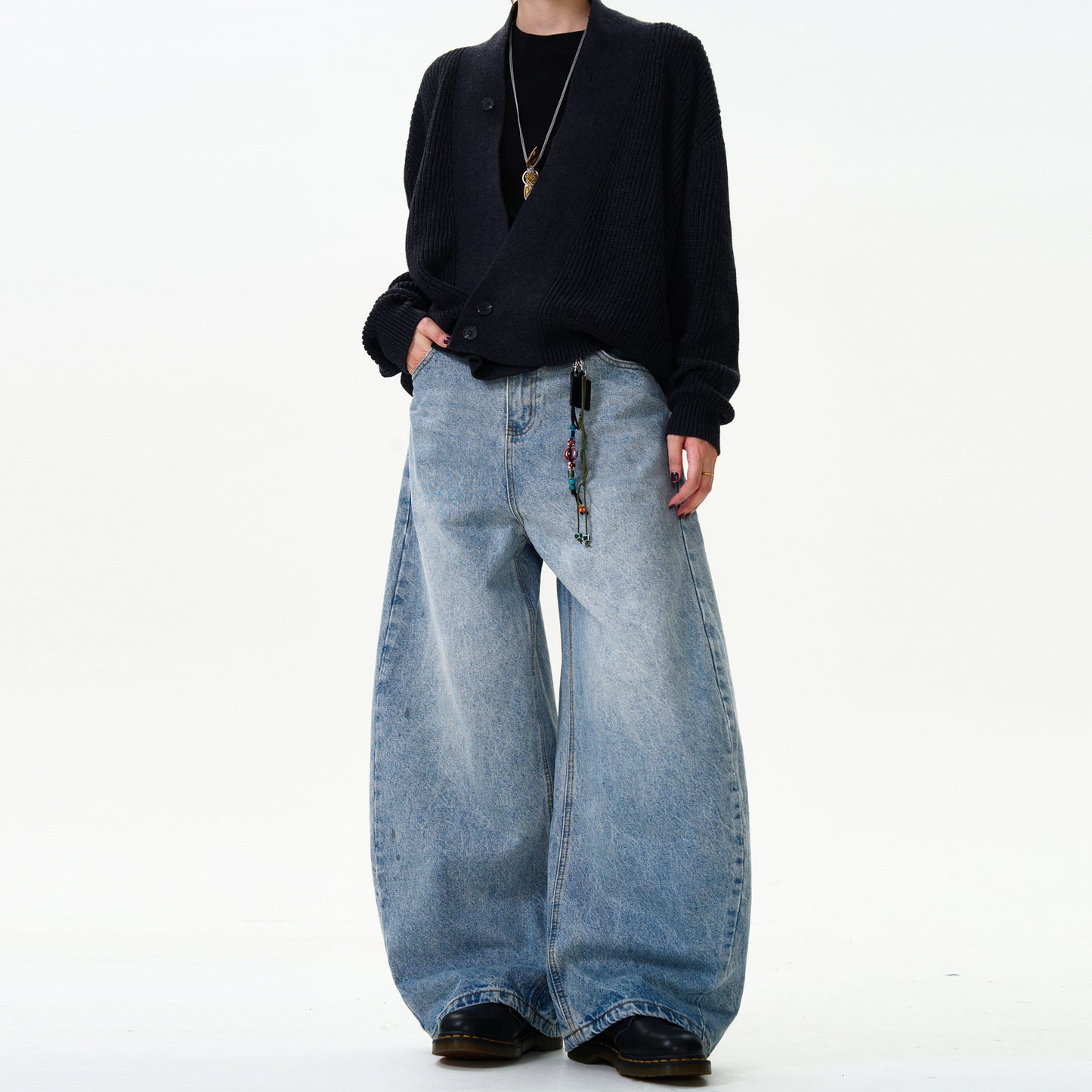 Loose-fitting wide-leg jeans