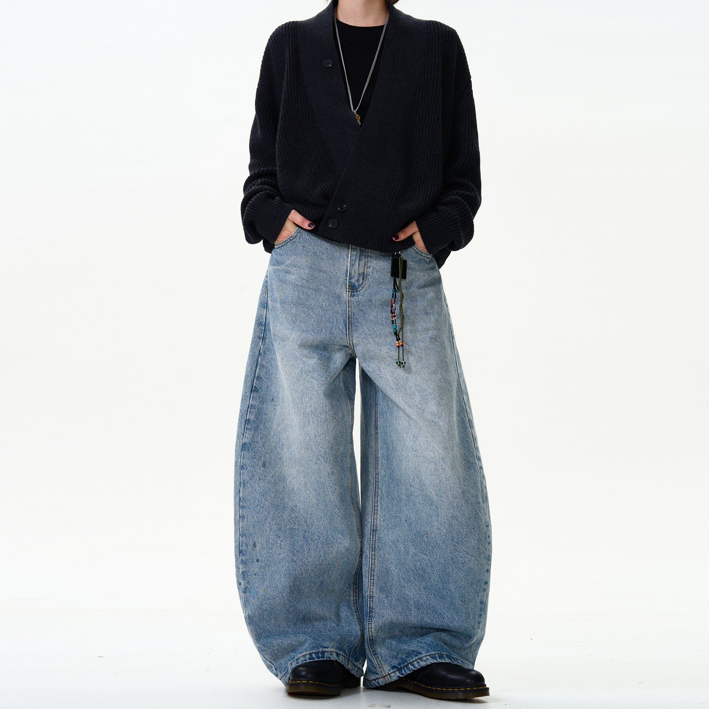 Loose-fitting wide-leg jeans