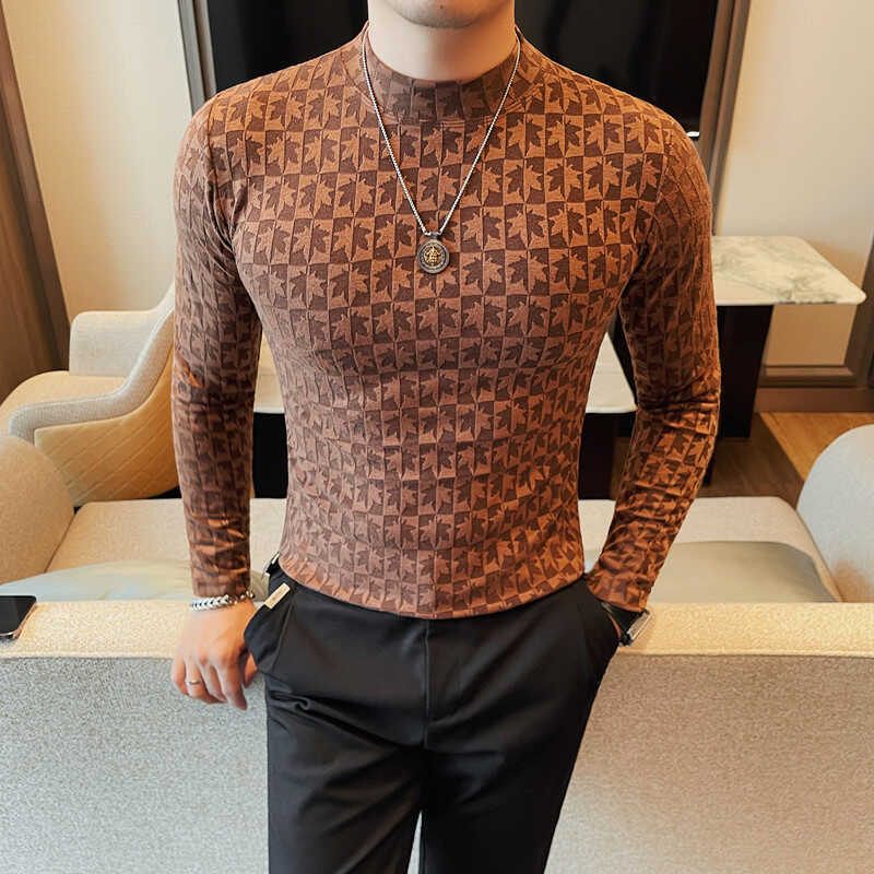 Fitted mock neck long-sleeve shirt