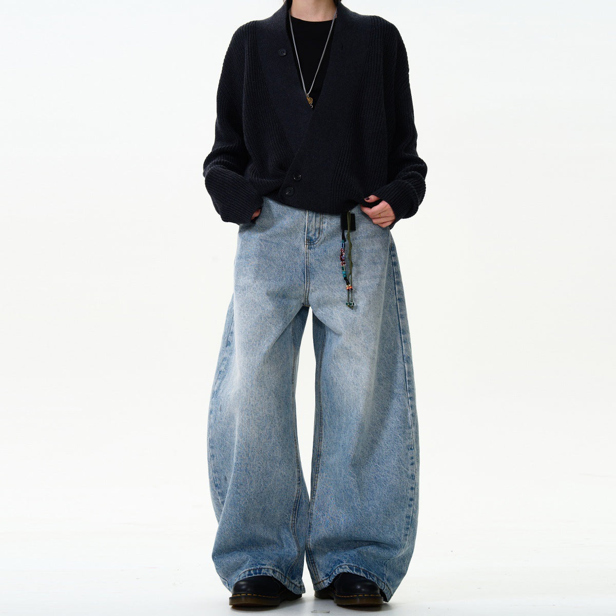 Loose-fitting wide-leg jeans