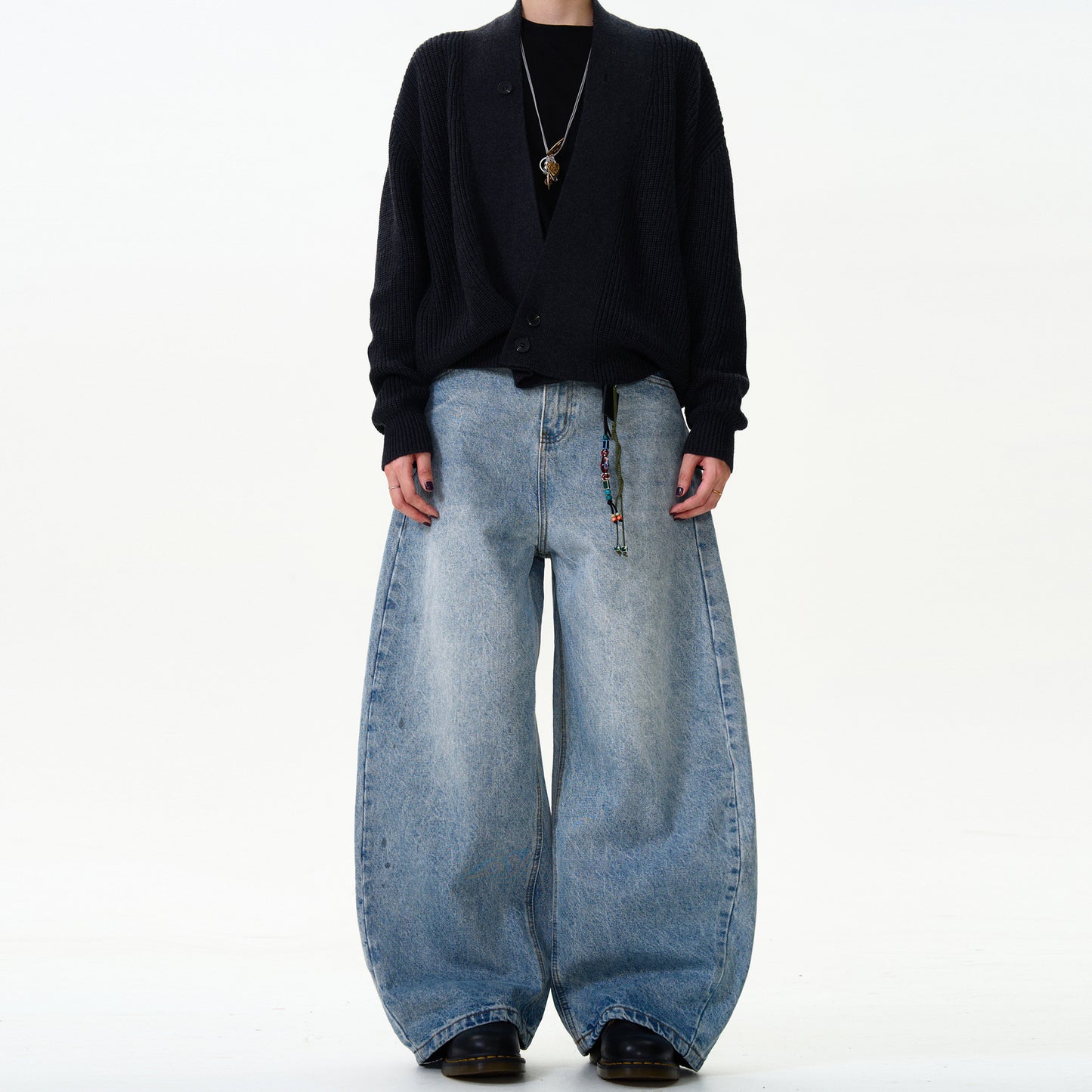 Loose-fitting wide-leg jeans